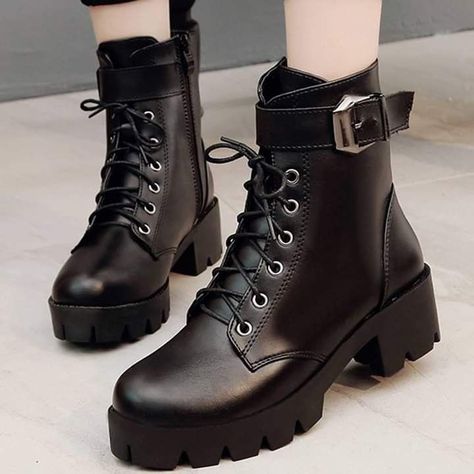 Hola! soy ___ Lamonsoff pensé que este verano sería tranquilo.. per… #aventura # Aventura # amreading # books # wattpad Korean Winter Style, Winter Style Boots, Female Boots, Korean Winter, Platform Boots Women, Korean Fashion Winter, Winter Fashion Boots, Chunky Heels Boots, Style Boots