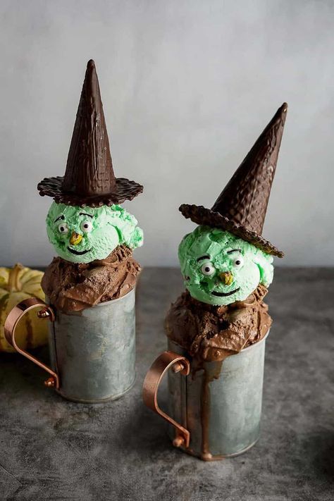 Fun Ice Cream Ideas, Spackling Crafts, Sundae Ideas, Icecream Ideas, Spooky Ice Cream, Halloween Ice Cream, Ice Cream Sundaes, Spooky Food, Halloween Sweets