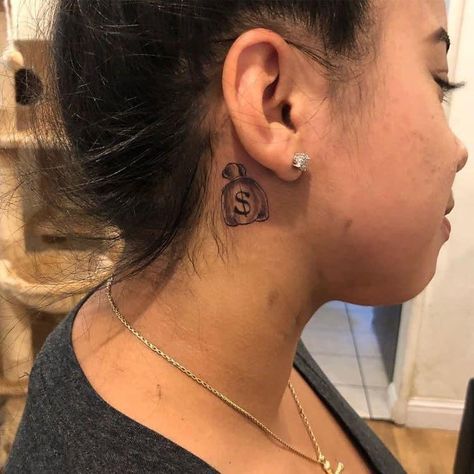 Money Bag Tattoo Behind Ear, Money Sign Tattoo, Dollar Sign Tattoo, Back Of Neck Tattoo Men, Money Bag Tattoo, Cute Sister Tattoos, Pinterest Pretty, Behind Ear Tattoos, Money Tattoo