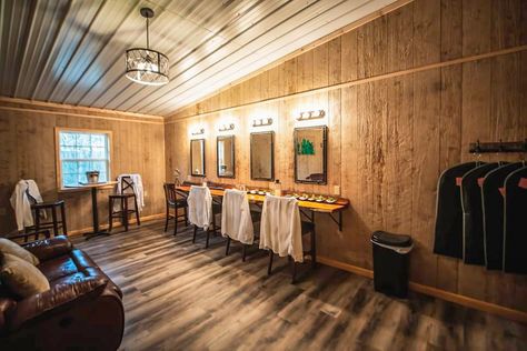 Grooms Quarters Decor, Groomsmen Suite Decor, Venue Restroom Ideas, Wedding Venue Furniture, Grooms Room Decor, Grooms Room Ideas Wedding, Event Venue Bathrooms, Bride And Groom Suite Ideas, Groomsmen Suite Room