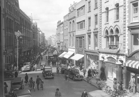 Dublin Street, Ireland History, Grafton Street, Dublin Airport, Ireland Homes, Irish History, Dublin City, Irish Heritage, History Photos