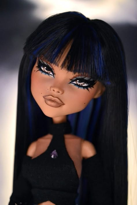 Bratz Doll Makeup, Monster High Doll Repaint, Black Bratz Doll, Bratz Doll Outfits, Brat Doll, Bratz Girls, Custom Monster High Dolls, Monster High Repaint, Doll Aesthetic