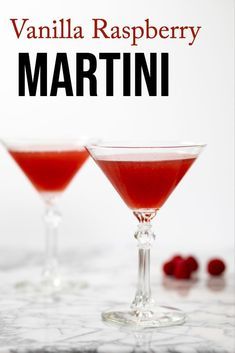 Raspberry Martini, Pretty Cocktail, Martinis Drinks, Raspberry Vodka, Frozen Raspberries, Vanilla Vodka, Fruity Cocktails, Boozy Drinks, Martini Recipes