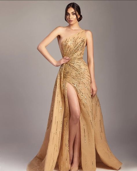 Sister Of The Bride Dress, Pageant Dresses For Women, Hollywood Glamour Dress, Nude Prom Dresses, Pageant Evening Gowns, Gold Gown, Gowns Dresses Elegant, Prom Girl Dresses, Stylish Wedding Dresses