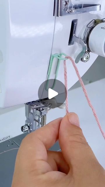 Yarn Couching Machine Embroidery, Machine Embroidery Hacks, Embroidery With Sewing Machine, Yarn Couching, Stitching Hacks, Cord Knitting, Embroidery Hacks, Couching Embroidery, Couching Stitch