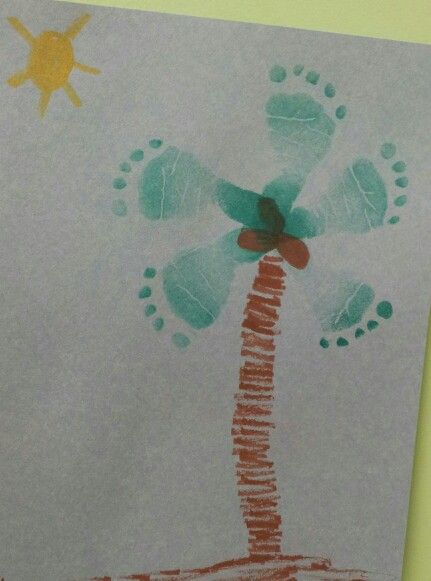 Footprint Palm tree - do with hand flamingo Palm Tree Footprint Art, Beach Footprint Art, Summer Feet Print Crafts, Beach Handprint Art, Summer Infant Crafts Footprints, Palm Tree Craft For Toddlers, Ocean Theme Footprint Art, Hand Print Art, June Crafts