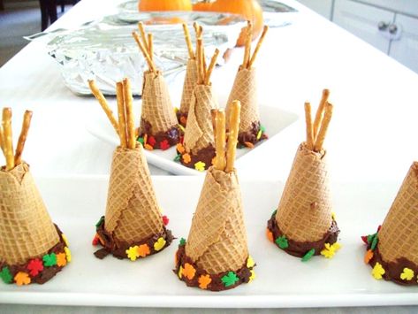 CUTE TEEPEES Fall Ice Cream, Thanksgiving Food Crafts, Kids Food Crafts, Holiday Desserts Table, Sugar Cones, Fun Fall Crafts, Thanksgiving Treats, Thanksgiving Crafts For Kids, Fall Crafts For Kids