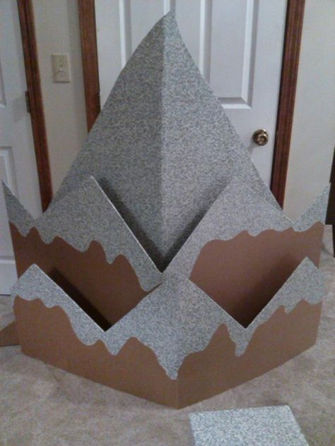 Preschool mountains made from two sheets of cardboard and contact paper! How To Make A Mountain Out Of Cardboard, Mountain Stage Prop, Cardboard Mountains Backdrop, Cardboard Mountains Diy, Cardboard Mountains, Cardboard Mountain, Craft From Cardboard, Winter Vbs, Arctic Decorations