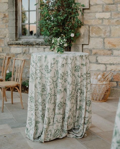 Earthy Wedding Ideas, Green Wedding Decor, Wedding Ideas Elegant, Cocktail Hour Decor, Botanical Wedding Inspiration, Olive Green Weddings, Table Decor Wedding, Cocktail Hour Wedding, Wedding Reception Ideas