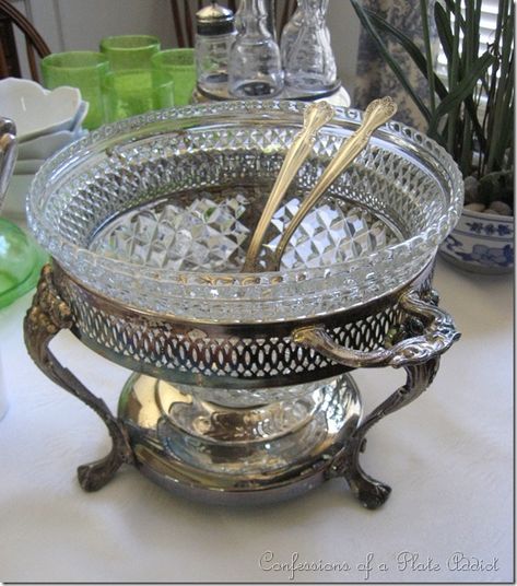 Bridgerton Brunch, Silver Plate Decor, Shabby Chic Diy Projects, Recipes Salads, Silver Service, Silver Display, Antique Objects, French Accent, Buffet Ideas