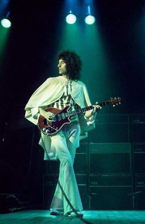 Queen Brian May, Personajes Studio Ghibli, Freddy Mercury, Queen Photos, Roger Taylor, We Will Rock You, Queen Freddie Mercury, John Deacon, Brian May