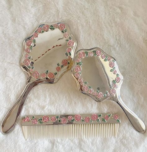 Coquette Mirror, Pink Lifestyle, Sally Beauty, Old Money Style, Flower Fairies, Princess Aesthetic, Aesthetic Beauty, Girls World, Hand Mirror