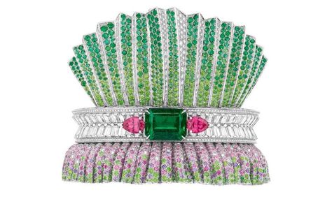 Bar en Corolle Emeraude bracelet Victoire De Castellane, Glam Lifestyle, Demantoid Garnet, Purple Sapphire, Dior Jewelry, Color Fashion, Green And Pink, Fine Jewelry Collection, Best Diamond