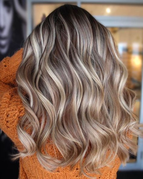 Dimensional Creamy Blonde Balayage Hair Blonde With Lowlights And Shadow Root, Beige Lowlights, Creamy Blonde Balayage, Rooty Blonde, Beige Blonde Hair Color, Balayage Hair Ideas, Shadow Roots, Blonde Balayage Hair, Ash Brown Balayage