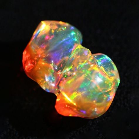 GIA on Instagram: “Check out these Mexican fire opals! Fire opals are known for their transparent to translucent yellow, orange or red body color. All of the…” Dragons Breath Fire Opal, Magic Store, Lucky Dragon, Magical Stones, Mexican Fire Opal, Precious Opal, Edgy Wallpaper, Casting Jewelry, Minerals And Gemstones