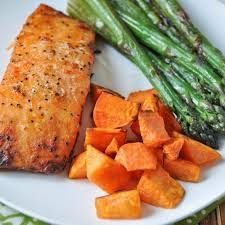 21 Day Fix- Salmon with Veggies (1 red, 1 yellow & 1 green) 21 Day Fix Salmon Recipe, Salmon Dinner Recipes, Beachbody 21 Day Fix, Fixate Recipes, 21 Day Fix Meal Plan, Beachbody Recipes, 21 Day Fix Meals, Salmon Dinner, 21 Day Fix