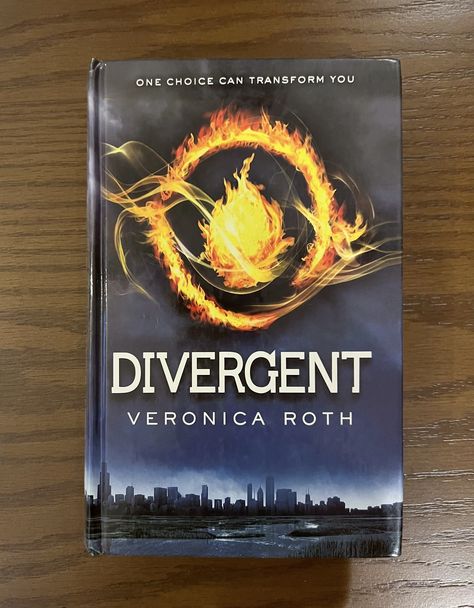 #bookshelf #books #divergent Divergent Book Cover, Divergent Book, Pink Cover, Veronica Roth, Little Library, Birthday Wishlist, Divergent, Library Books, Book 1