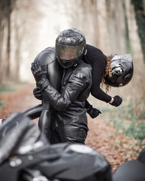 Motorcycle Couple Photography, Couple Motard, Motorcycle Couple Pictures, Motorcycle Photo Shoot, Bike Couple, Biker Couple, Motorcycle Couple, Biker Photography, Motocross Love