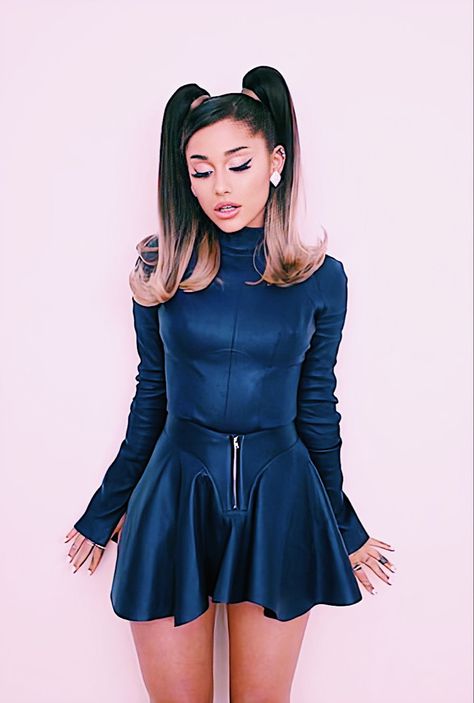 Powerpuff Ari 💓 Famous Youtuber, Ariana Grande, So Cute, Music, Hair, Blue