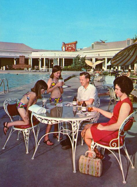 Four People, Vintage Hotels, Hotel Motel, Miss America, Retro Pop, Holiday Inn, Phoenix Arizona, Vintage Summer, Vintage Photographs