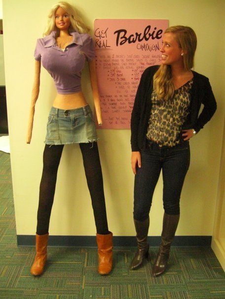 Barbie's proportions brought to life: 5'9" 110lbs 39" bust, 18" waist, 33"hips. So, don't dream to be Barbie because in reality, she looks like a freak. This made me laugh! Feminist Images, Life Size Barbie, The Maxx, Enjoying Life, Body Positive, Random Pictures, Body Image, Funny Pics, Up Girl