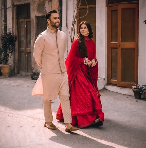 Desi Engagement Photos, Couple Poses In Indian Outfit, Indian Couple Photoshoot Aesthetic, Pakistani Couple, Casual Couple Poses, Pakistani Couple Aesthetic, Couple Twinning Outfits, Desi Asthetic Couple Poses, Pakistani Aesthetic Couple