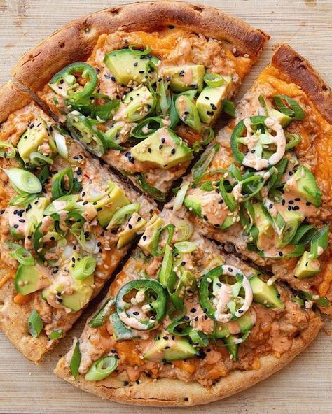 Tuna Pizza Recipe, Pizza Tuna, Culinary Photography, Smoked Tuna, Tuna Pizza, Artichoke Pizza, Pizza Aesthetic, Steak Pizza, Spicy Tuna Roll