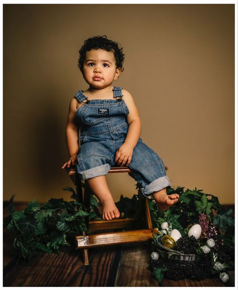 Toddler jean overalls, Fall/Autumn Photoshoot Baby Overalls Photoshoot, Overall Photoshoot Photo Ideas, Overall Photoshoot, Toddler Boy Photoshoot, Toddler Christmas Pictures, Boys Outfits Aesthetic, Baby Boy Jeans, Denim Photoshoot, Toddler Pictures