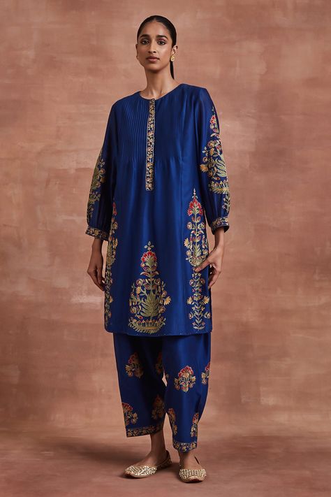 Buy Blue Chanderi Silk And Malay Pintucked Kurta Set For Women by Sue Mue Online at Aza Fashions. Pakistani Salwar Designs Pattern, Pakistani Suit Embroidery, Pakistani Punjabi Suits, Velvet Pakistani Dress, Aari Design, Stylish Kurtis Design, Fusion Wear, Embroidery Fashion Detail, Pakistani Formal Dresses