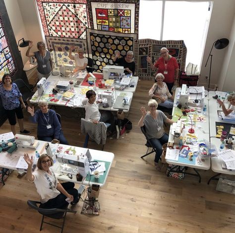 Relaxing, quilting, and sewing with friends! Jillily Studio Mountain Quilt Retreat is every quilter's dream vacation! Studio Layouts, Quilt Gifts, Mountain Quilt, Sewing Retreats, Studio Layout, Tea Farm, Collaborative Art Projects, Mountain Quilts, Retreat Ideas