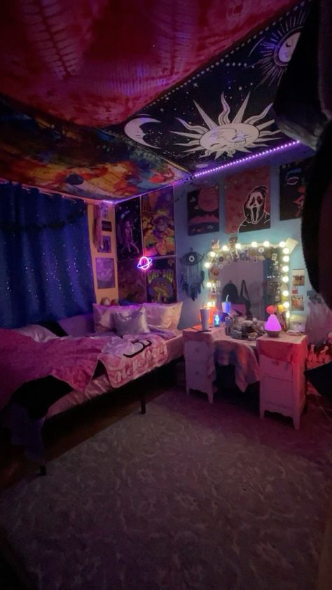 Room Grung Aesthetic, Chill Room Ideas Bedrooms, Dream Bedroom Inspiration, Cool Room Designs, Cool Room Decor, Hippy Room, Chill Room, Beauty Room Decor, Cute Diy Room Decor