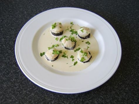 Black Pudding Recipes (Also Blood Pudding Recipes or Blood Sausage Recipes) Blood Sausage, Black Pudding, Scottish Wedding, Starters Recipes, Pudding Recipes, Sausage Recipes, Eggs Benedict, Meatballs, Try It