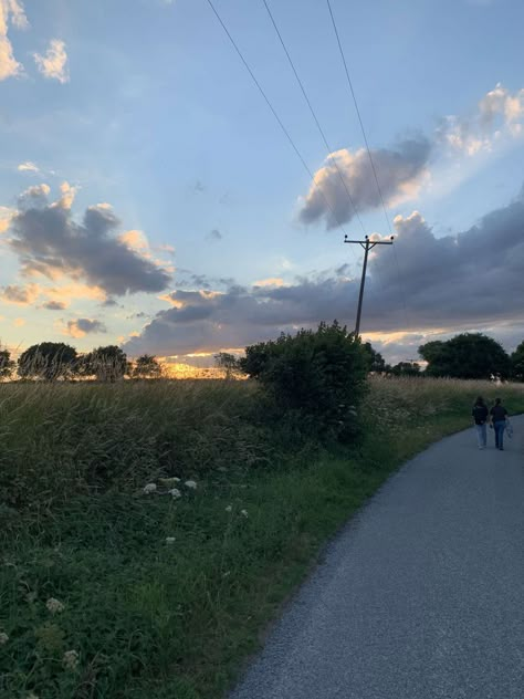 Night Countryside, Night Walking Aesthetic, England Aesthetic, Summer Grunge, England Countryside, Uk Summer, English Summer, British Summer, British Countryside