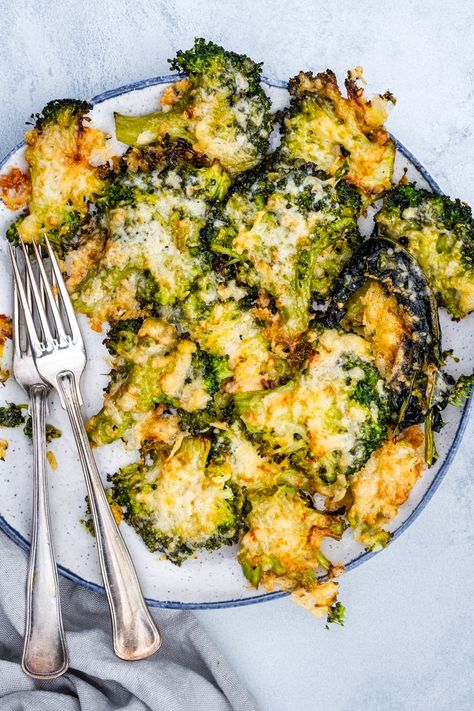 Smashed Broccoli, Broccoli Recipe, Parmesan Recipes, Cheese Casserole, Veggie Side Dishes, Broccoli Recipes, Vegetable Sides, Healthy Dishes, Veggie Sides