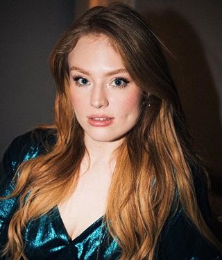 Singer Freya Ridings Freya Ridings, 130 Pounds, Olivia Rose, White Eyes, Hair Color Blue, British Actors, Entertainment Industry, Height And Weight, Blue Hair