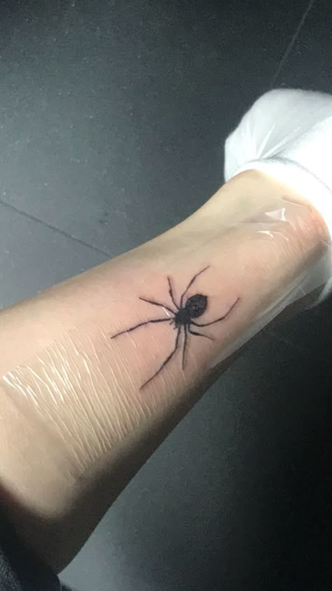 Spider Tattoo Arm, Spider Tattoos, Emo Tattoos, Sharpie Tattoos, Spider Tattoo, Tattoo Style Drawings, Modern Tattoos, Discreet Tattoos, Dainty Tattoos