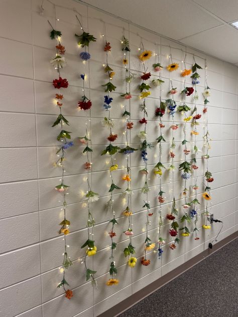 Classroom Themes Butterfly, Flower Shop Classroom Ideas, Pre K Classroom Decorations Ideas, College Dorm Hallway Decorations, Preschool Classroom Color Scheme Ideas, Garden Themed Decor, Cottagecore Classroom Theme, Botany Classroom, Wildflower Classroom Decor