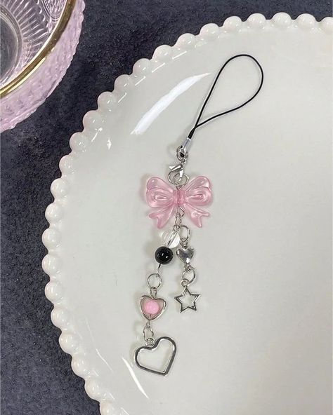 Phonecharms Dm to Order/Inquiry Phone Charms Diy, Collar Aesthetic, Cute Phone Charms, Beaded Phone Charms, Jewels Diy, Preppy Bracelets, Beaded Lanyard, Bead Charms Diy, Beaded Jewels