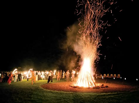 Wedding in the Woods - “At the bonfire, it began to drizzle — just enough to cool us off without ruining my makeup — like a magical forest rain.” Photographs by Raquel Reis #NYWeddingsMag Big Bonfire Party, Bonfire Reception Ideas, Bonfire At Wedding, Bon Fire Wedding, Wedding Bonfire Reception, Fire Theme Wedding, Party In The Woods Aesthetic, Bonfire Wedding Reception, Gather Greene