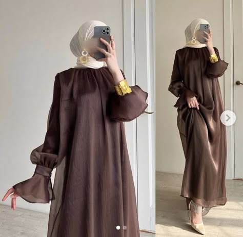 Hijab Elegant Dresses, Brown Modest Dress, Modest Gowns Hijab, Modest Hijabi Dresses, Umroh Outfit, Elegant Hijab Dress, Brown Abaya, Hijab Trend, Abaya Inspiration