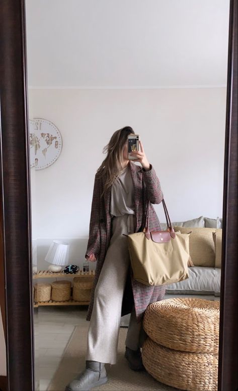 Long Champ Outfit, Long Champ Bag Outfit, Pastel Ootd, Uni Ootd, Longchamp Aesthetic, Longchamp Bag Outfit, Long Champ Bag, Outfits Uni, Longchamp Outfit