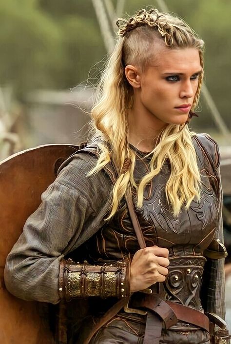 Gunnhild Vikings, Gaia Weiss, Lagertha Hair, Viking Warrior Woman, New Braided Hairstyles, Beach Waves Hair Tutorial, Mythology Jewelry, Viking Braids, Beard Beads