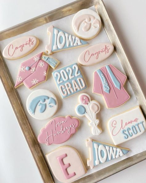 Pink Graduation Party, Grad Party Theme, Girl Graduation Party, Graduation Party Desserts, College Grad Party, Graduation Party Table, Backyard Graduation Party, Flower Sugar Cookies, Senior Graduation Party