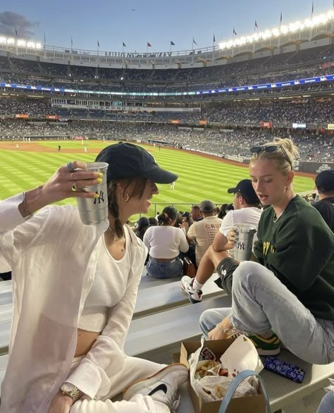 사진 촬영 포즈, Future Lifestyle, Friend Goals, Baseball Game, Dream Lifestyle, Best Friend Goals, Friend Photoshoot, Best Friend Pictures, Teenage Dream