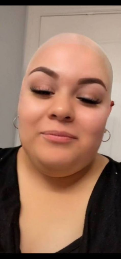 Plus Size Bald Women, Plus Size Shaved Head, Shaved Head Women Plus Size, Shaved Heads, Bald Head Women, Chubby Face, Bald Look, Shaved Head Women, Bald Girl