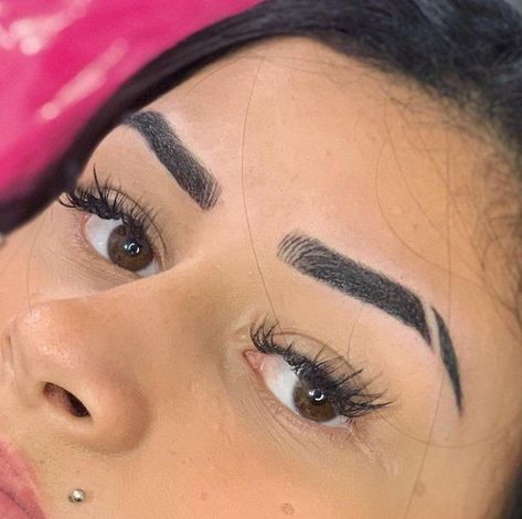 Eyebrow Split Women, Eyebrow Cuts Women, Cut In Eyebrow Women, Eyebrow Slits Baddie, Eyebrow Cut, Eyebrow Slits, Types Of Eyebrows, Face Beat Makeup, Eyebrow Design