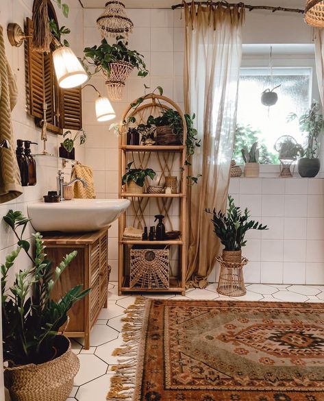 Bathroom With Plants Decor, Bad Inspo, Boho Bathrooms, Bathroom Ideas With Bath, Boho Plants, Apartment Aesthetic, Apartment Decor Inspiration, Apartment Inspiration, Aesthetic Bedroom