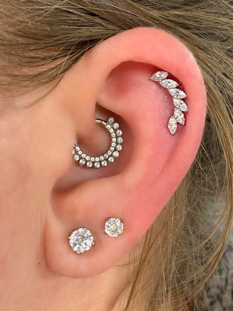 Flat And Daith Piercing, Helix And Flat Piercing Ideas, Eat Piercings Ideas Tragus, Ear Piercing Ideas Flat Cartilage, Cute Ear Piercings Combinations Inclidimg Daith, Unique Ear Piercings, Septum Piercing Jewelry, Ear Art, Cool Ear Piercings