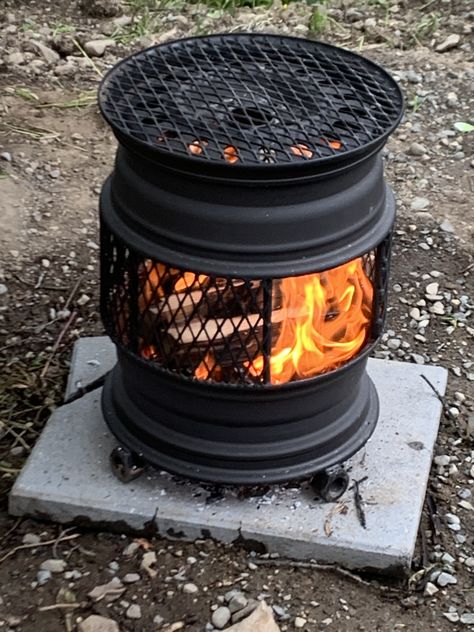 Rim Fire Pit, Backyard Grill Ideas, Diy Wood Stove, Barbecue Design, Outdoor Fire Pit Designs, Metal Fire Pit, Bbq Grill Design, Wood Projects Diy, Backyard Grilling