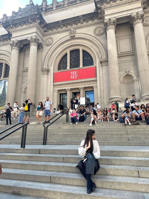 met steps #nyc #gossipgirl #fashion The Met Steps, American Flag Dress, Nyc Summer, Nyc Life, Upper East Side, Vacation Pictures, City Girl, Future Life, Gossip Girl